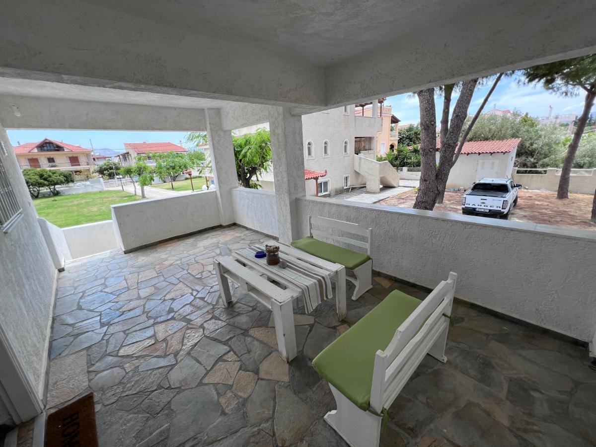 Phoenix Beachside Apartament Neratza